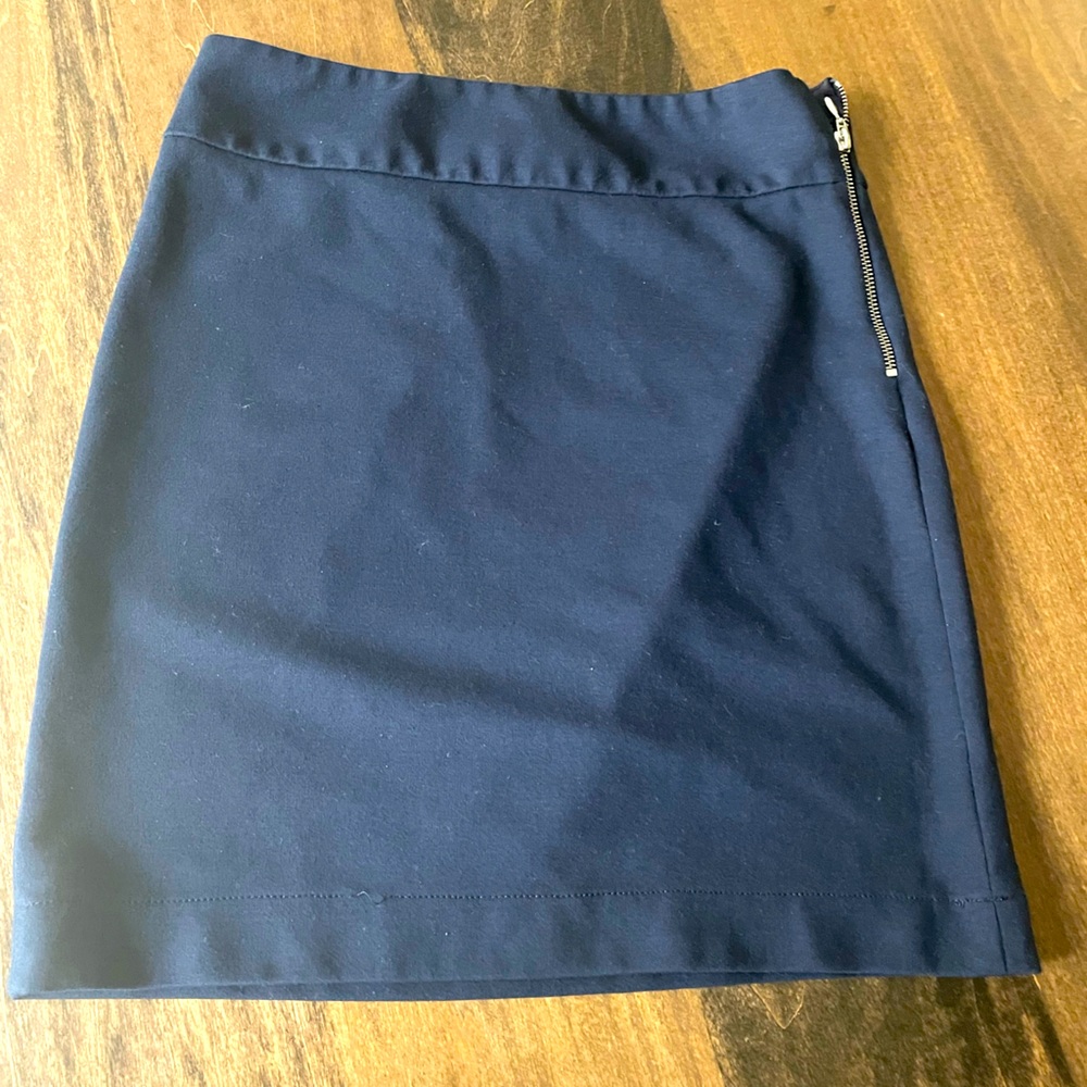 BANANA REPUBLIC NAVY SKIRT W EXPOSED SIDE ZIPPER SIZE 0